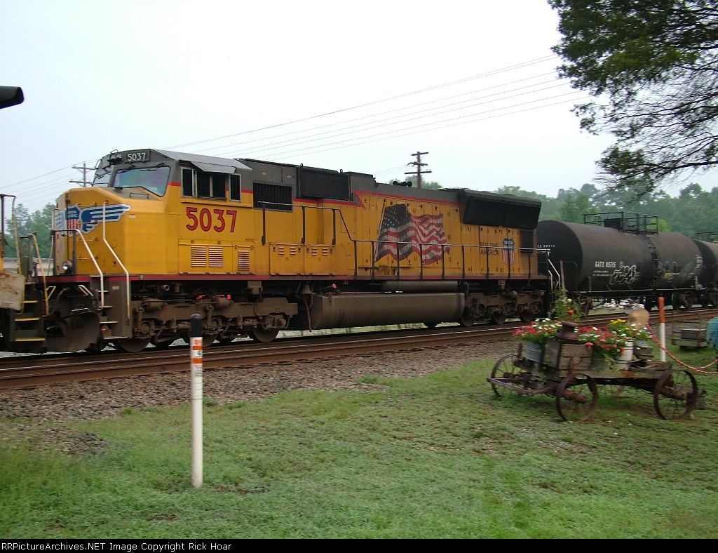 UP 5037 passing through